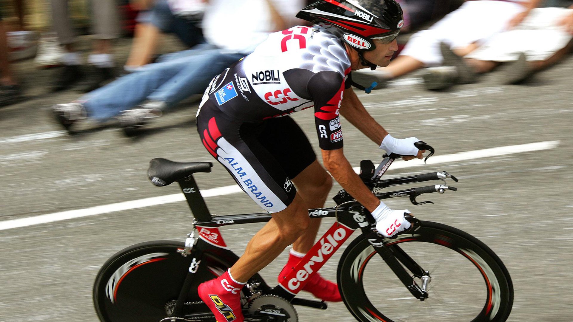 普劳德以出色成绩晋级决赛，劳埃德·普莱斯